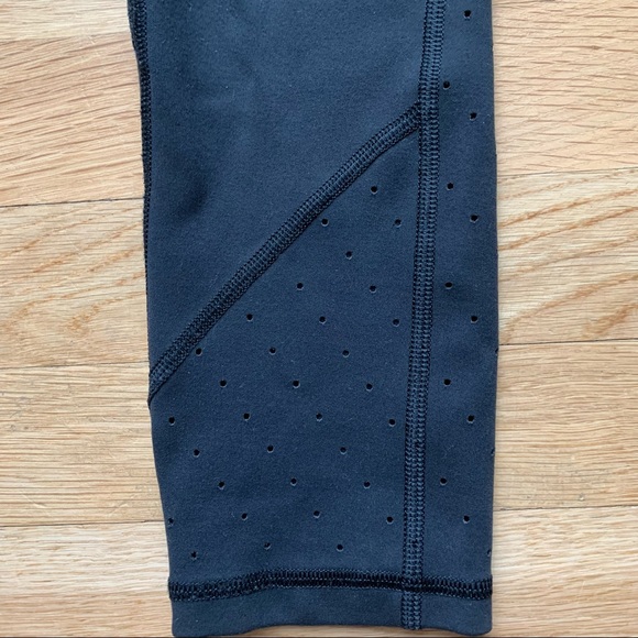 ATHLETA Black Lazer Cut Train Capri XS - Picture 2 of 4